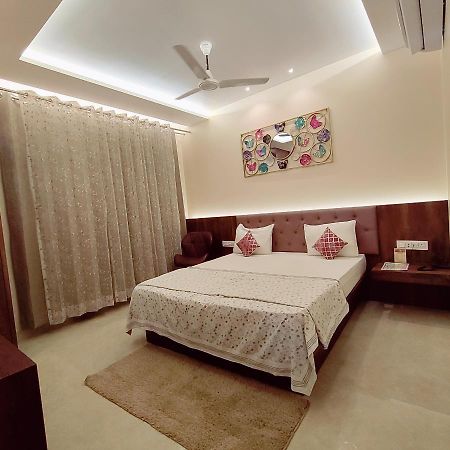 Hotel Luxuria Лудхіяна Екстер'єр фото