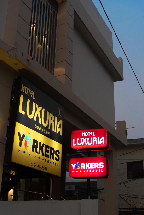 Hotel Luxuria Лудхіяна Екстер'єр фото