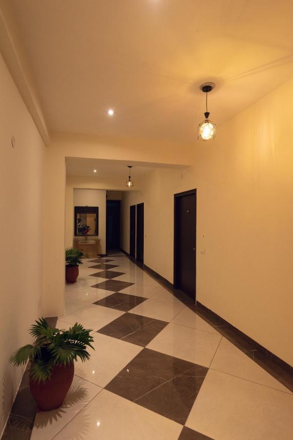 Hotel Luxuria Лудхіяна Екстер'єр фото