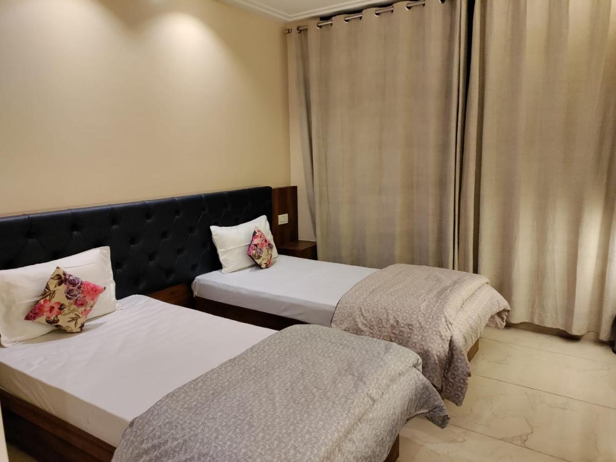 Hotel Luxuria Лудхіяна Екстер'єр фото