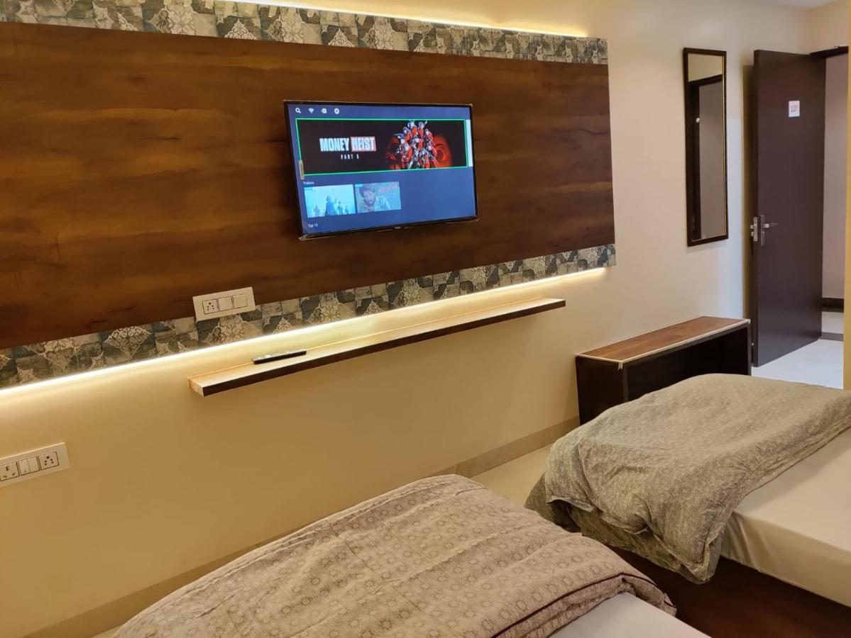 Hotel Luxuria Лудхіяна Екстер'єр фото