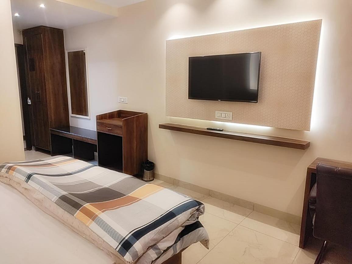 Hotel Luxuria Лудхіяна Екстер'єр фото