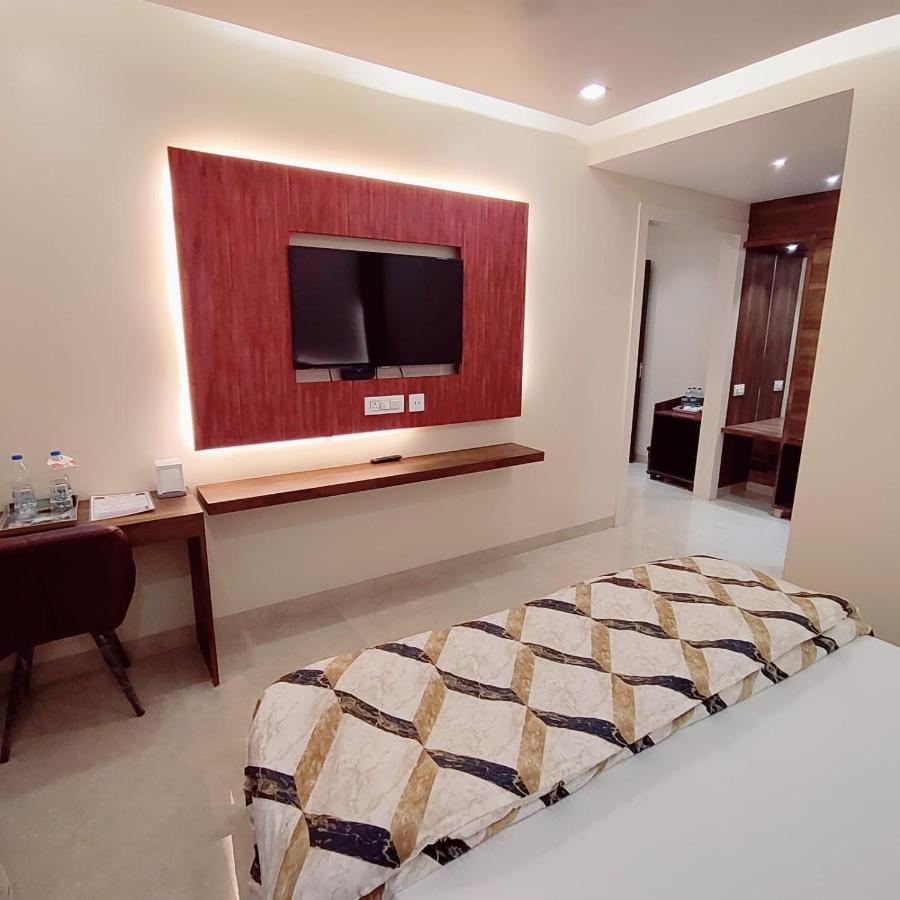 Hotel Luxuria Лудхіяна Екстер'єр фото
