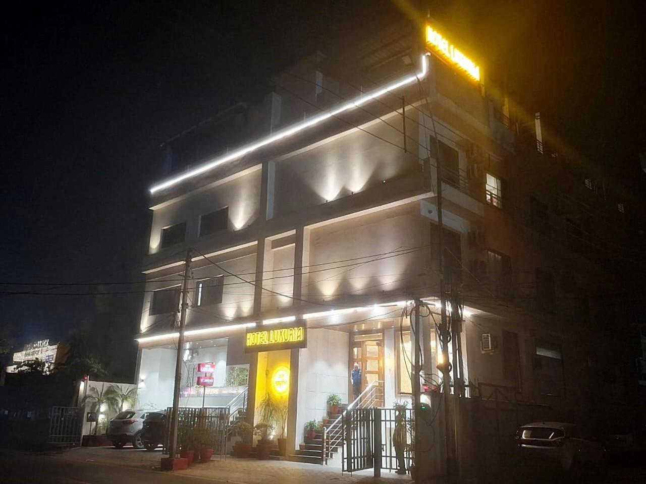Hotel Luxuria Лудхіяна Екстер'єр фото
