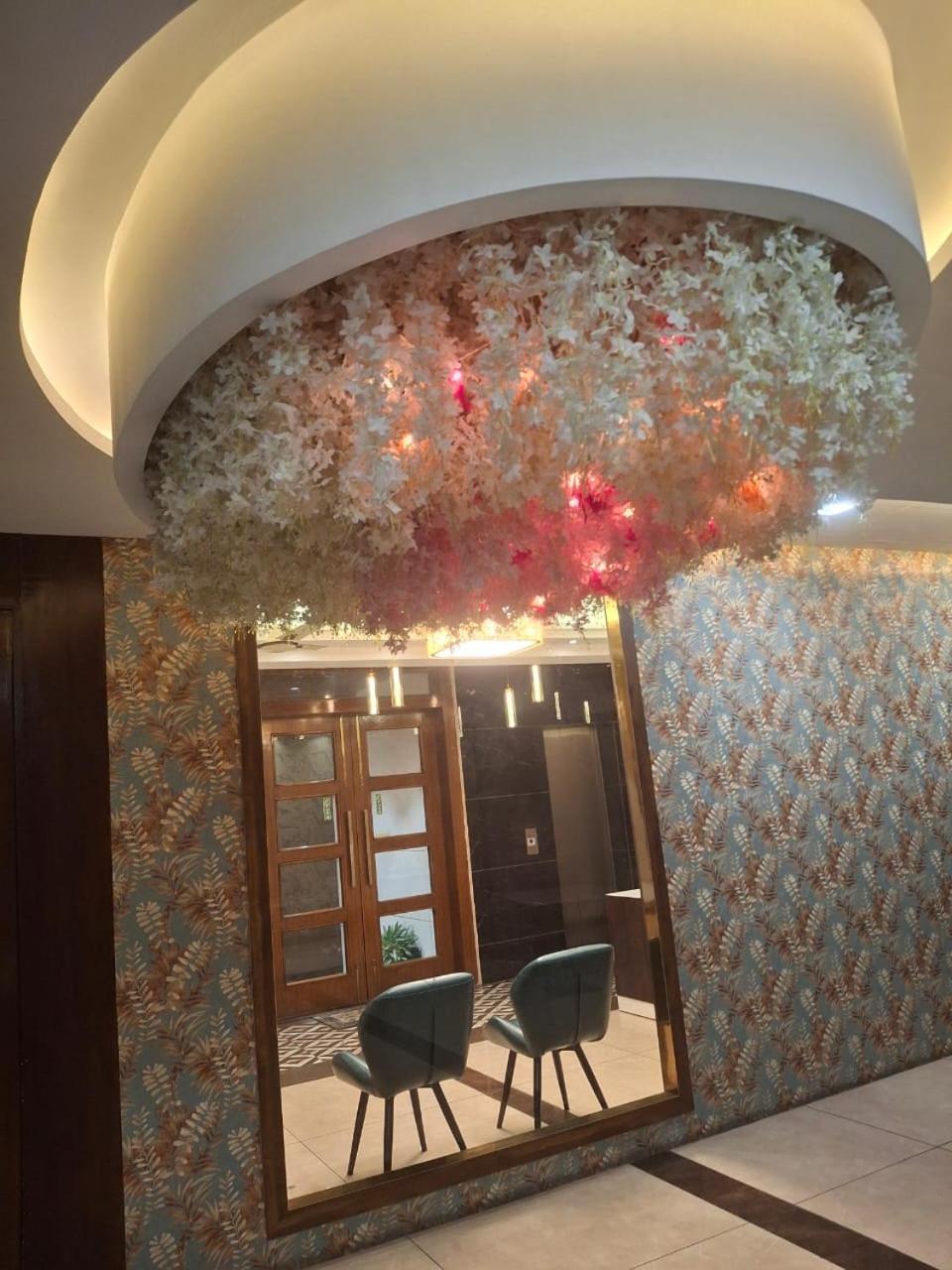 Hotel Luxuria Лудхіяна Екстер'єр фото